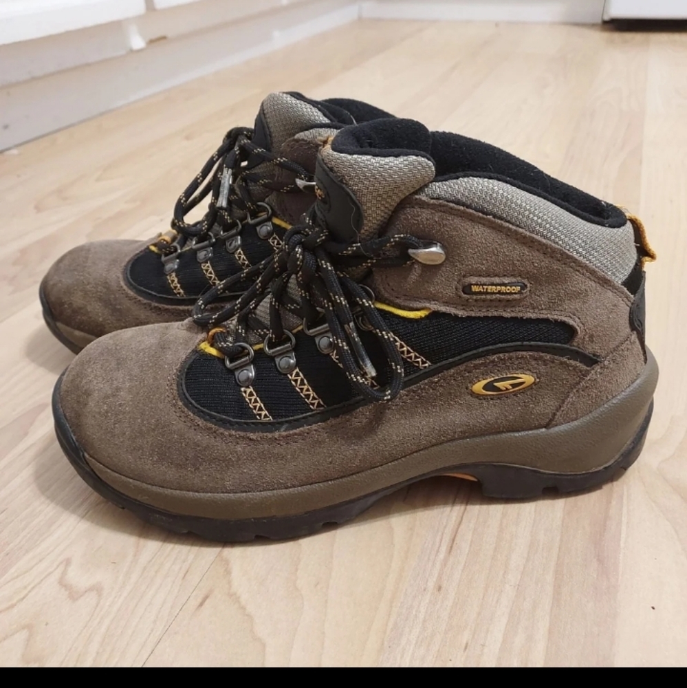 Hi-Tec waterproof boots - child's size 4
